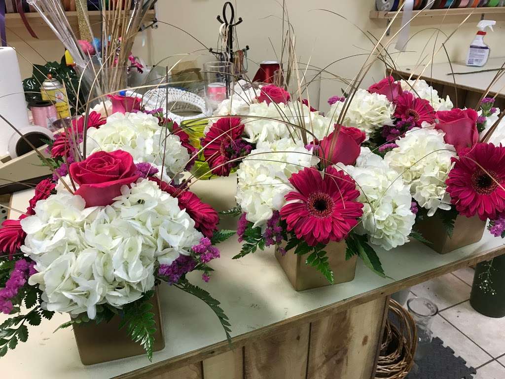 Christys Florist | 415 NJ-18 #12, East Brunswick, NJ 08816, USA | Phone: (732) 257-6507