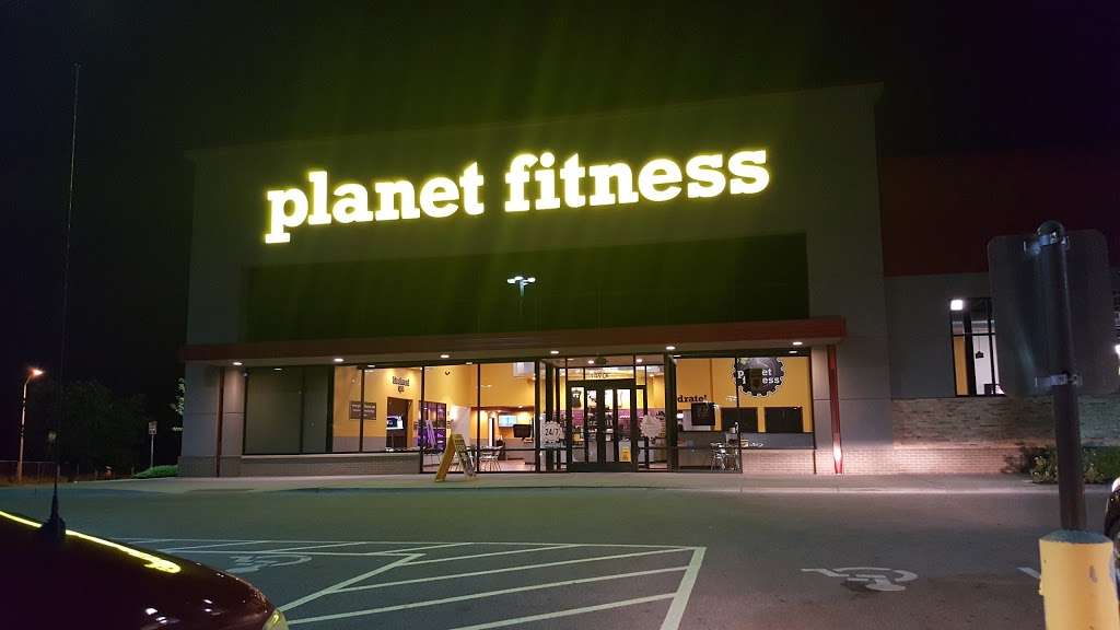 Planet Fitness | 470 NE Barry Rd, Kansas City, MO 64155, USA | Phone: (816) 420-0700