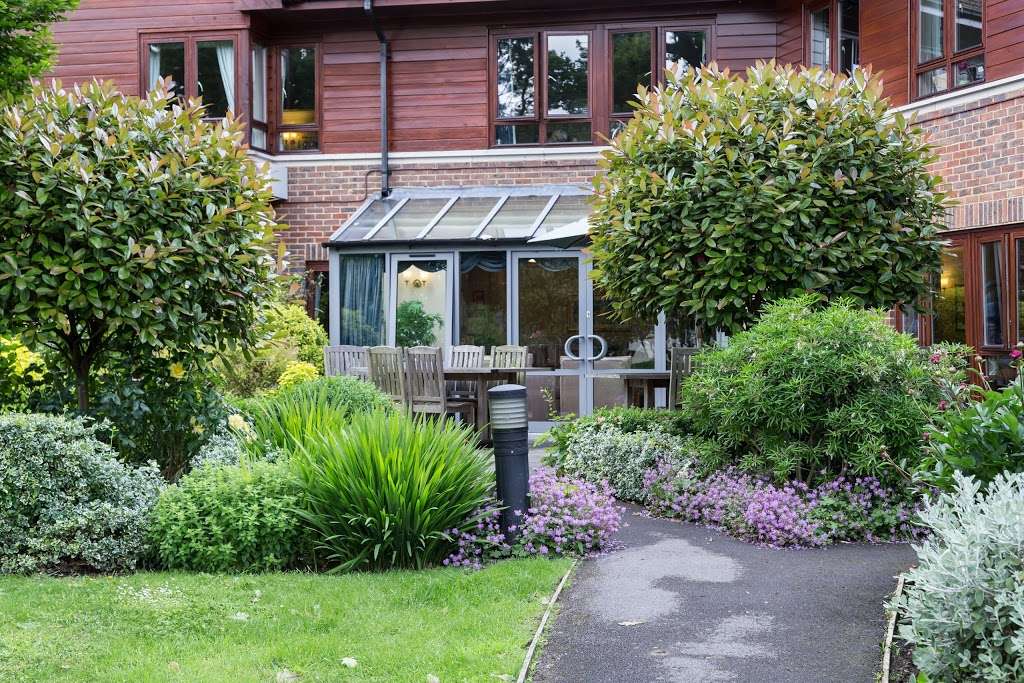 Barchester - Tandridge Heights | Memorial Close, Oxted RH8 0NH, UK | Phone: 01883 715595