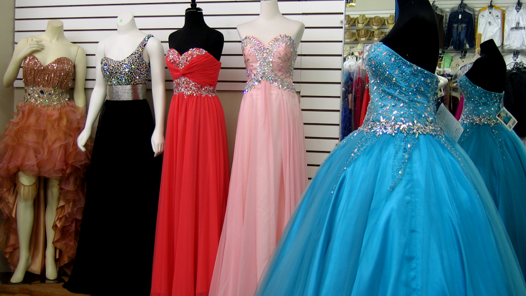 Jackies Boutique & Gonzalez Western Wear | 1933 E Court St, Kankakee, IL 60901, USA | Phone: (815) 304-5920