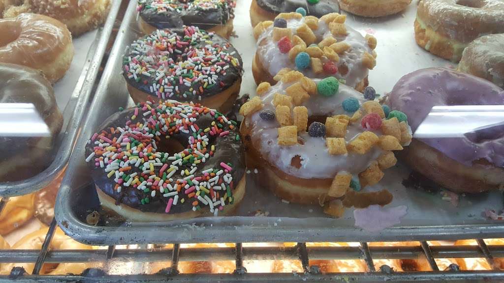 Rainbow Donuts | 2025 San Pablo Ave, Berkeley, CA 94702, USA | Phone: (510) 644-2029