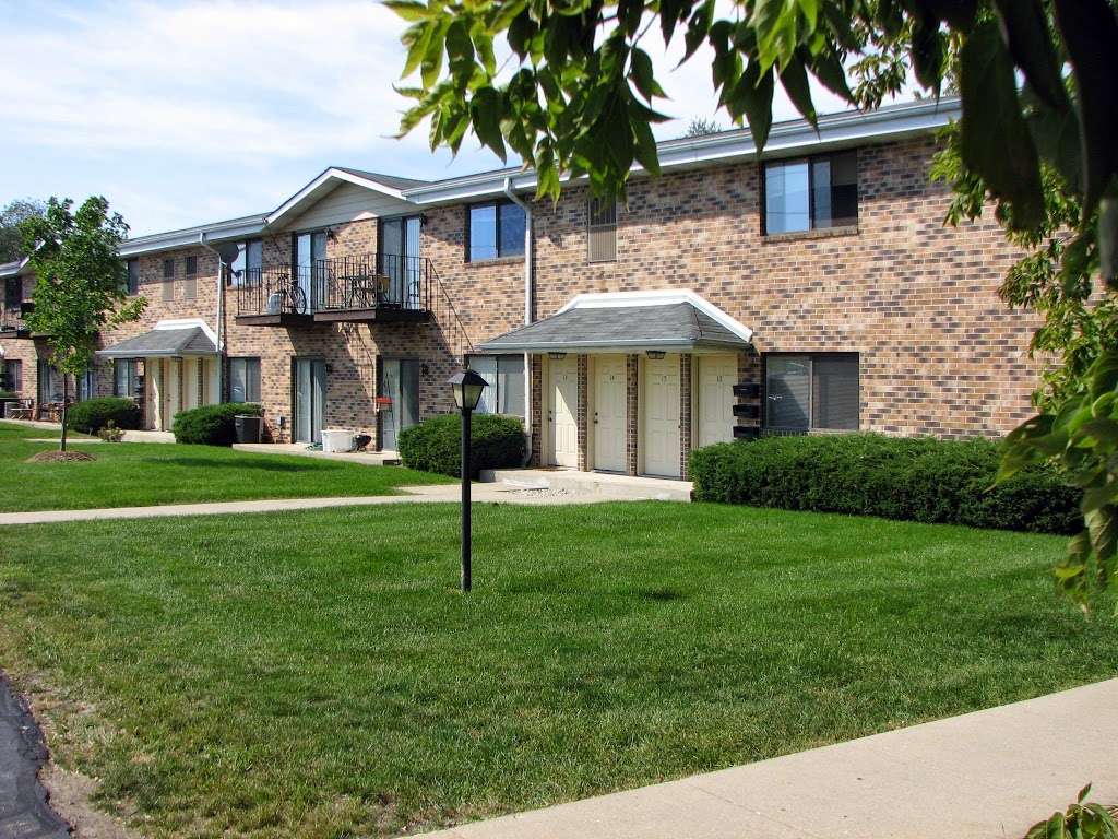 Autumn Glen Apartments | 11200 W Cleveland Ave #D7, West Allis, WI 53227, USA | Phone: (414) 323-2011