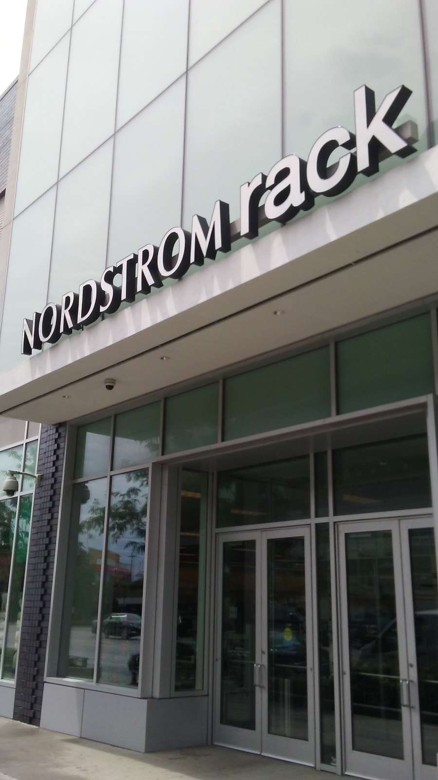 Nordstrom Rack South Loop | 1118 S Canal St, Chicago, IL 60607, USA | Phone: (312) 276-6201