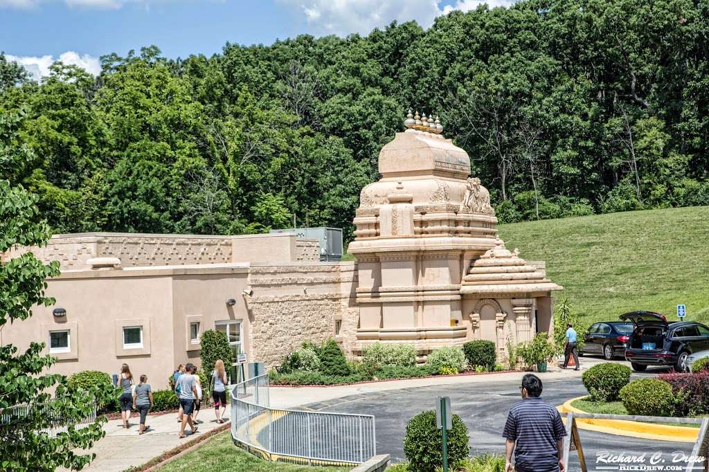 The Hindu Temple Of Greater Chicago | 10915 Lemont Rd, Lemont, IL 60439 | Phone: (630) 972-0300