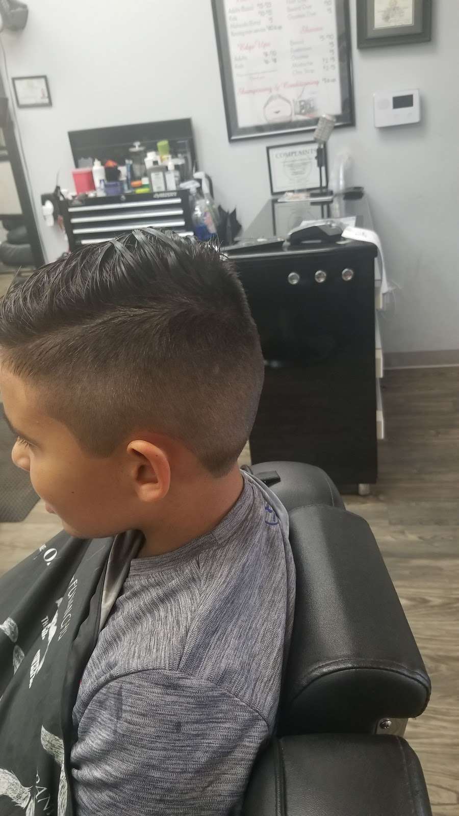 Exclusive Cuts | 3111 N Fry Rd, Katy, TX 77449, USA | Phone: (832) 508-9573