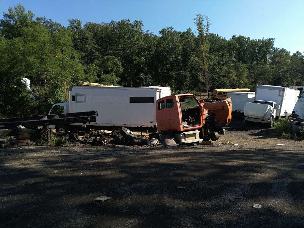 M & M Auto Parts Inc 1489 Jefferson Davis Hwy, Fredericksburg, VA 22405, USA BusinessYab