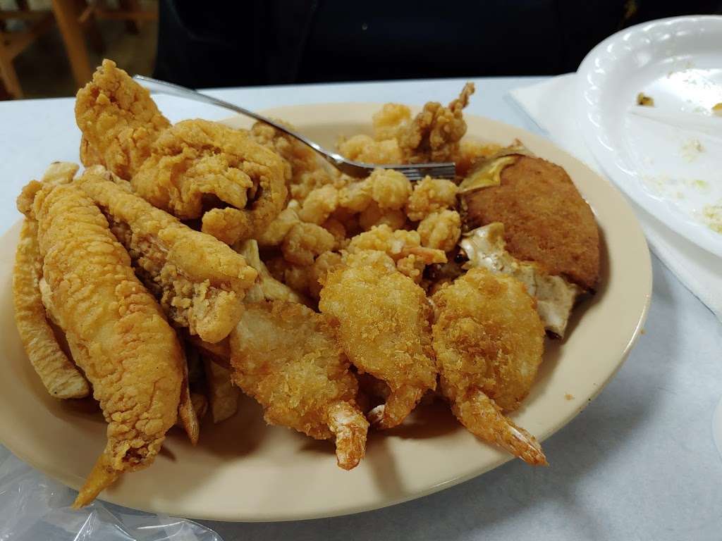 Catawba Fish Camp | 6131 Lancaster Hwy, Fort Lawn, SC 29714, USA | Phone: (803) 872-4477