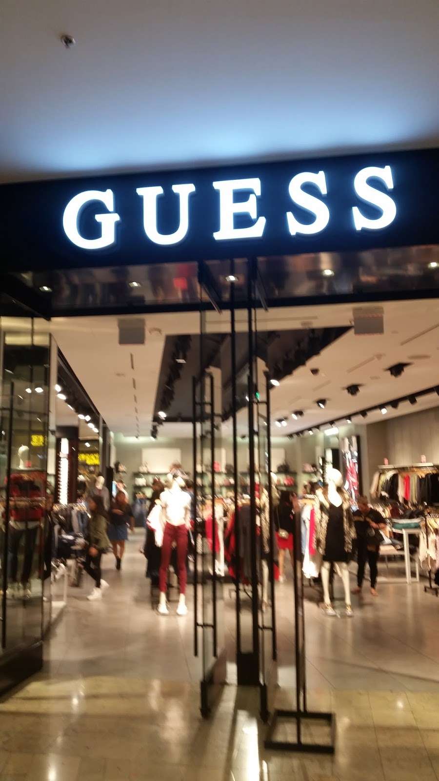 GUESS | 3200 S Las Vegas Blvd Space 1460, Las Vegas, NV 89109, USA | Phone: (702) 691-2541