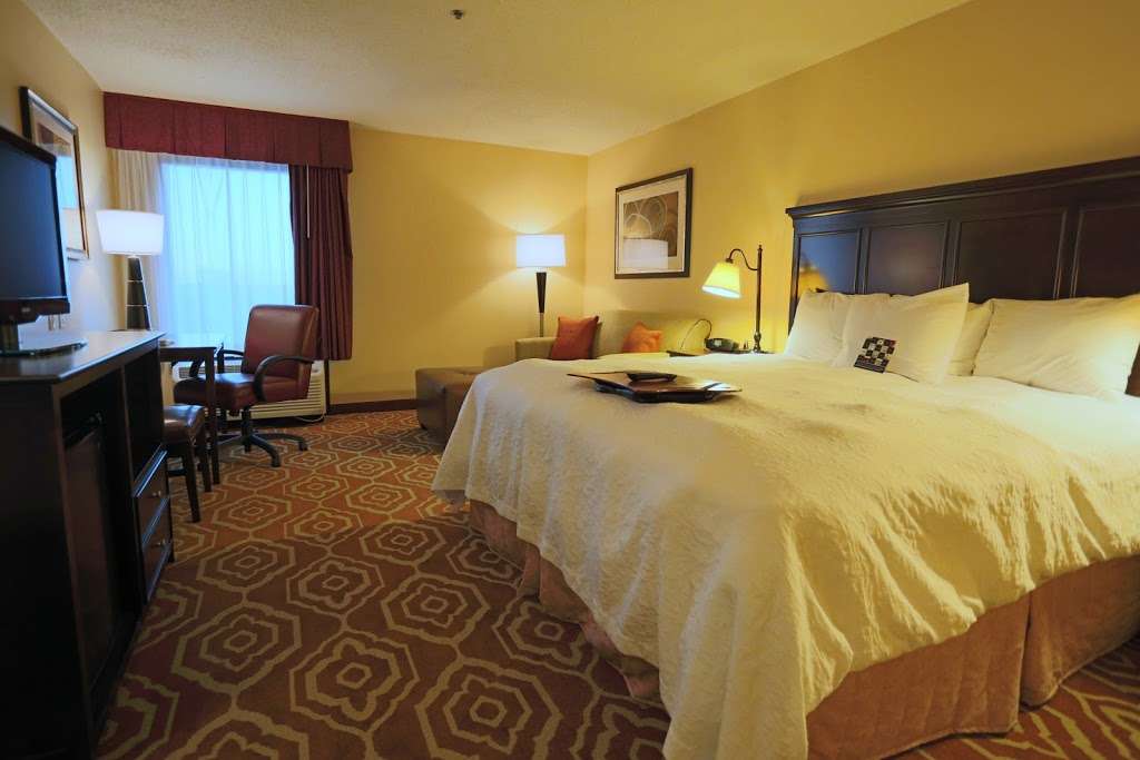 Hampton Inn & Suites Alexandria Old Town Area South | 5821 Richmond Hwy, Alexandria, VA 22303 | Phone: (703) 329-1400