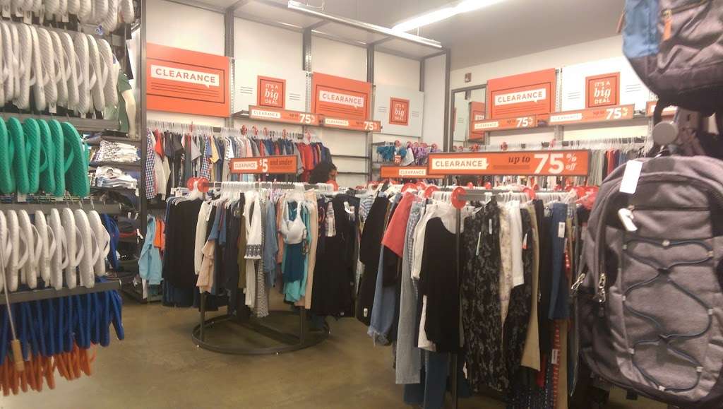 Old Navy | 140 Commerce Blvd, Fairless Hills, PA 19030, USA | Phone: (215) 547-6780