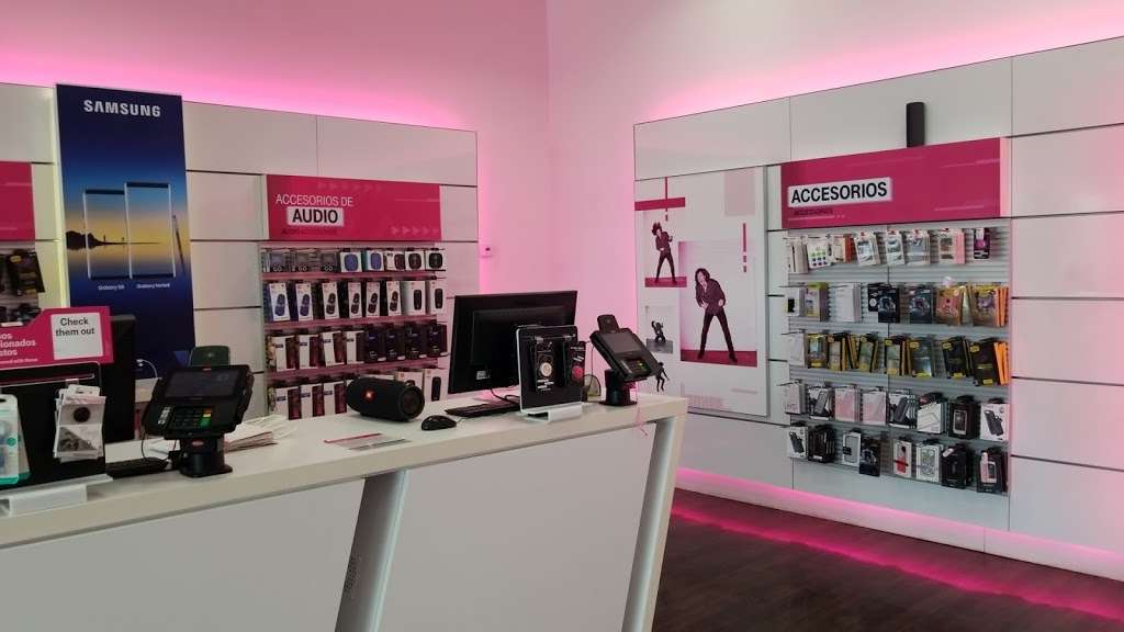 T-Mobile | 5823 S Kedzie Ave, Chicago, IL 60629, USA | Phone: (773) 436-0200