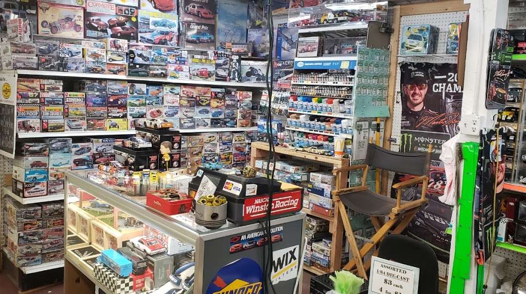 Daytona Racing Souvenirs | Daytona Flea Market, 1425, Tomoka Farms Rd, Daytona Beach, FL 32124, USA | Phone: (386) 248-1606