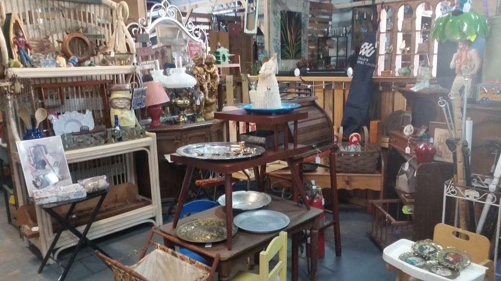 Decades Reclaimed Vintage Depot | 502 W Brannen Rd, Lakeland, FL 33813, USA | Phone: (863) 608-7672