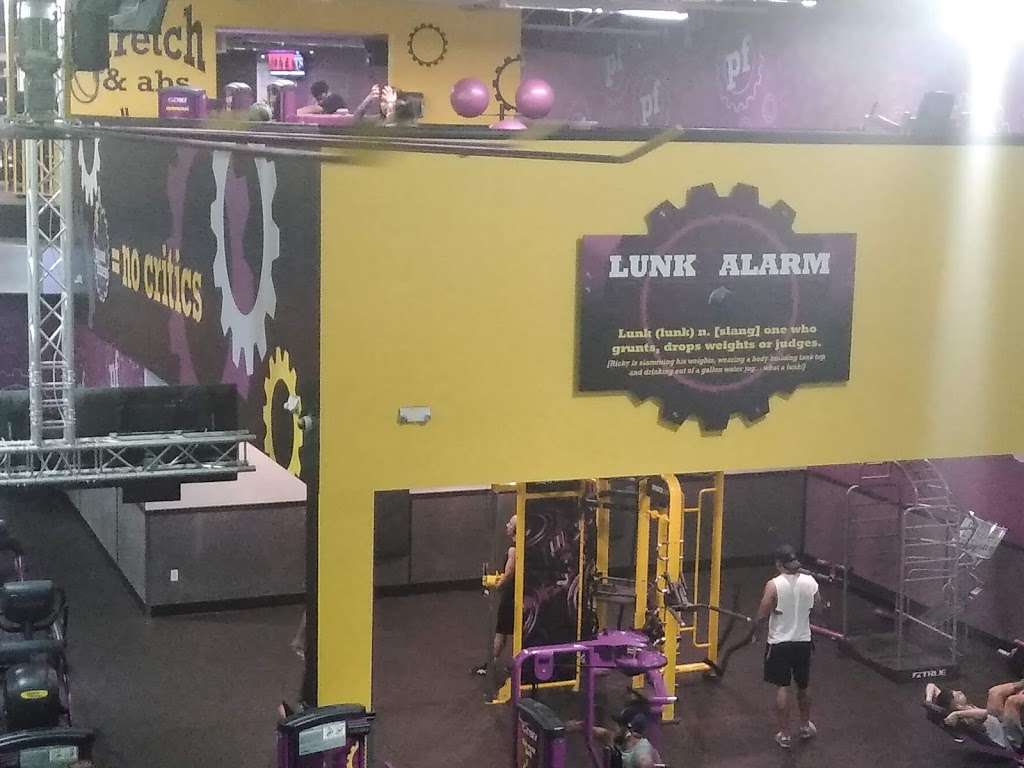 Planet Fitness | 541 W Pioneer Pkwy, Grand Prairie, TX 75051, USA | Phone: (888) 237-9005