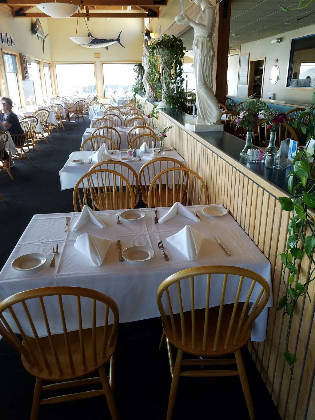 The Tides Wharf & Restaurant | 835 Bay Hwy, Bodega Bay, CA 94923, USA | Phone: (707) 875-3652