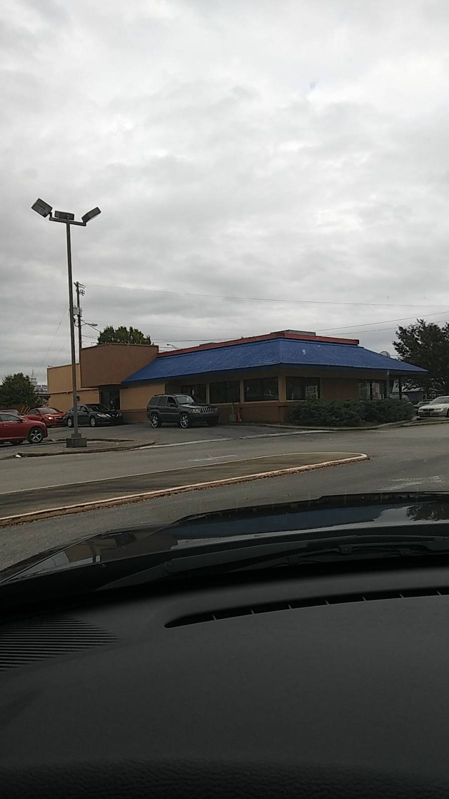 Burger King | 9528 Parkway E, Birmingham, AL 35215, USA | Phone: (205) 838-8255