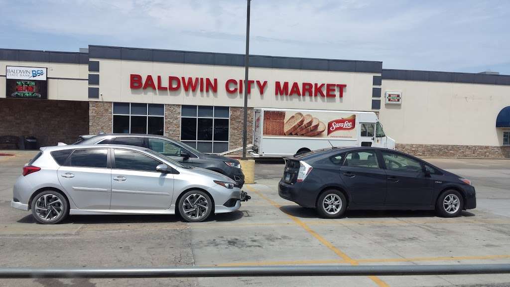 Baldwin City Market Inc | 112 Eighth St, Baldwin City, KS 66006, USA | Phone: (785) 594-3321