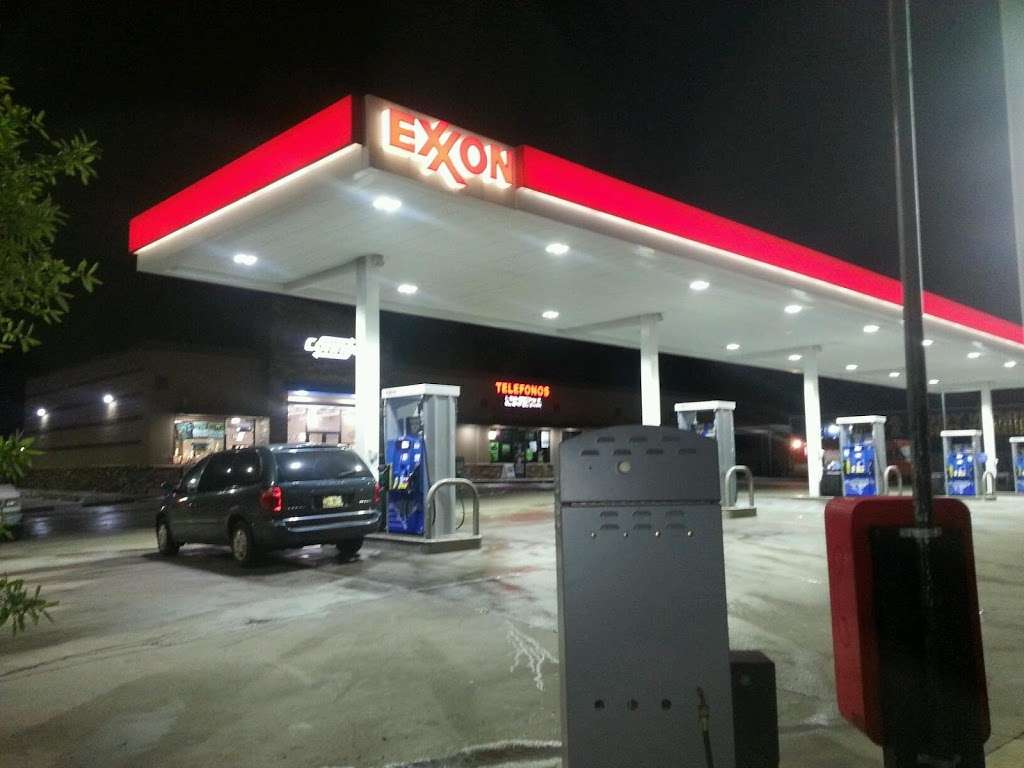 Exxon | 5417 Anderson Rd, Houston, TX 77053 | Phone: (713) 433-5011