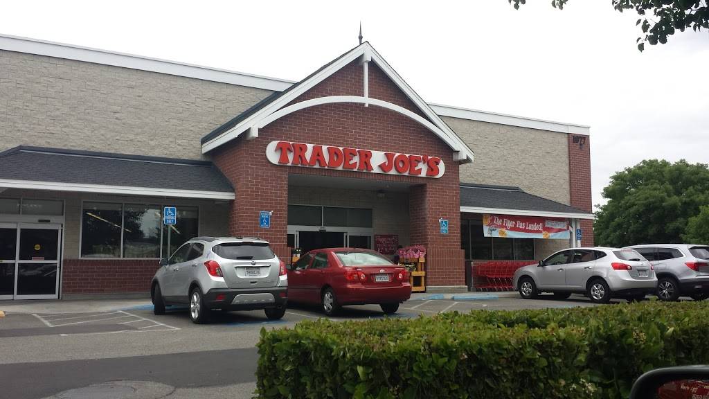 Trader Joes | 1077 N Willow Ave, Clovis, CA 93611, USA | Phone: (559) 325-3120