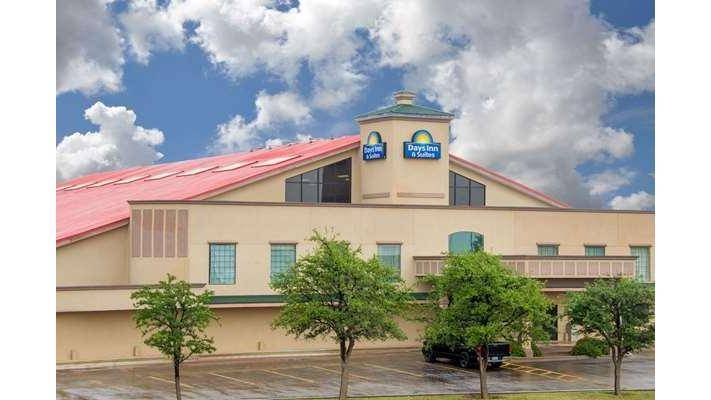 Days Inn by Wyndham Lubbock South | 6025 Avenue A, Lubbock, TX 79404, USA | Phone: (806) 745-5111