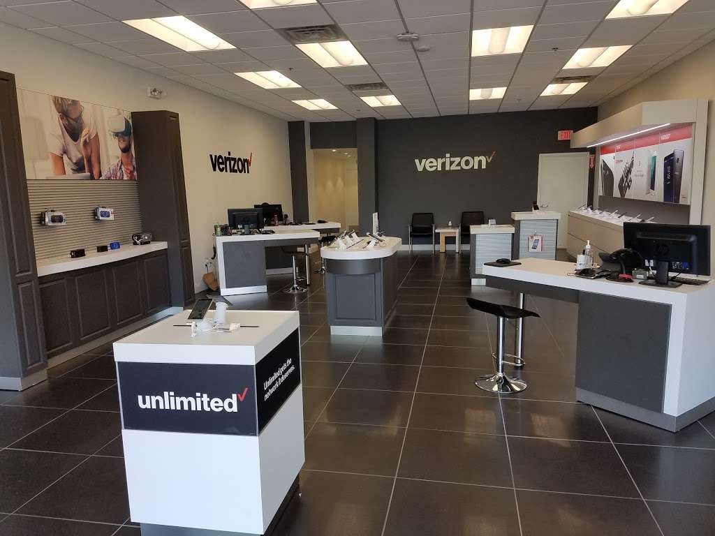 Verizon Authorized Retailer - Wireless Zone | 228 S Main St, Newtown, CT 06470, USA | Phone: (203) 748-4704