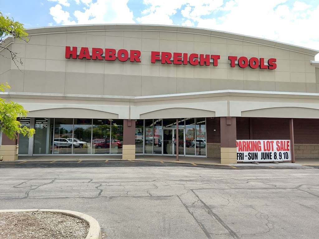 Harbor Freight Tools | 225 W Roosevelt Rd, Lombard, IL 60148, USA | Phone: (630) 261-0145