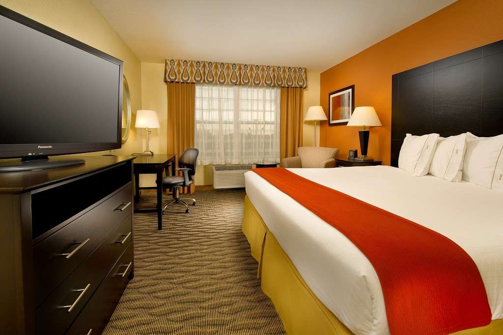 Holiday Inn Express & Suites Manassas | 10810 Battleview Pkwy, Manassas, VA 20109, USA | Phone: (703) 393-9797