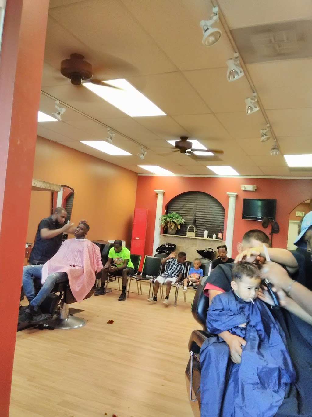 Nu Look Cutz Barber Salon | 2120 Emmorton Park Rd c, Edgewood, MD 21040, USA | Phone: (410) 612-2277