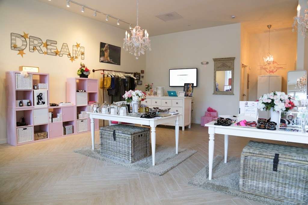 Roses and Dreams | 40 South Pointe Drive #103, Miami Beach, FL 33139, USA | Phone: (786) 803-8383