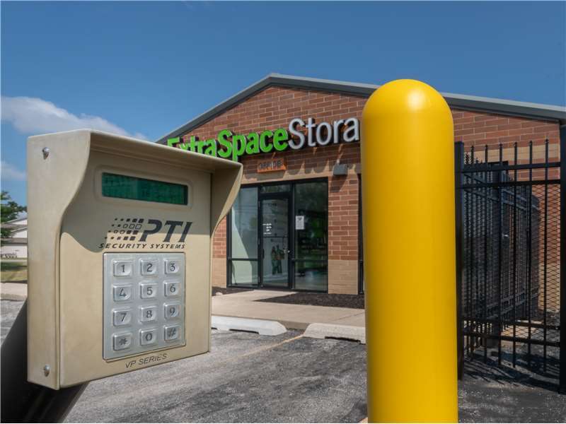 Extra Space Storage | 1298 Long Lake Dr, Round Lake Beach, IL 60073, USA | Phone: (847) 886-9176