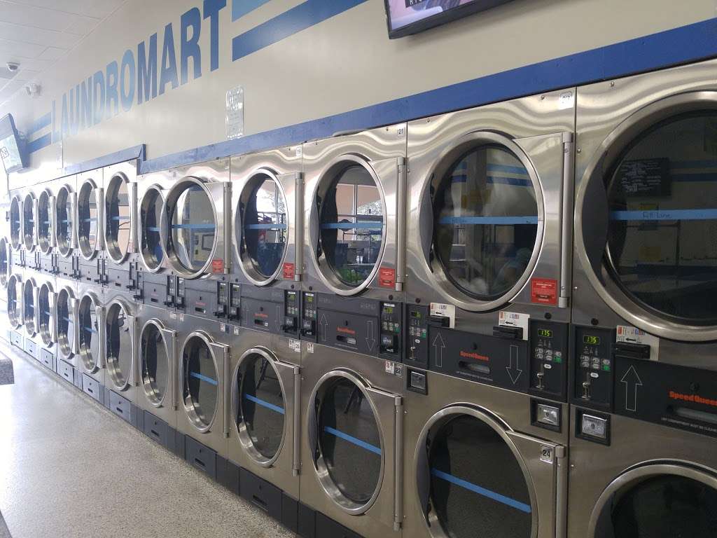 Laundromart of Four Corners | 17445 US-192, Clermont, FL 34714, USA | Phone: (352) 242-2900