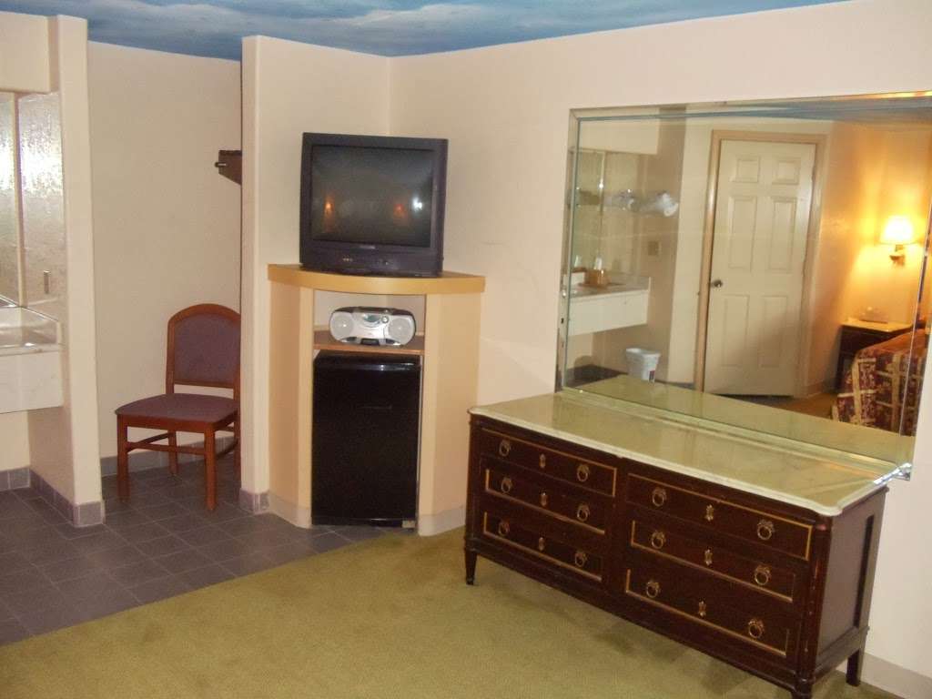 Deluxe Inn Motel | 8505 North Fwy, Houston, TX 77037 | Phone: (281) 447-3437