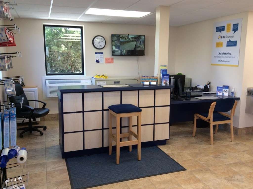 Life Storage | 36 Industrial Dr, Middletown, NY 10941, USA | Phone: (845) 692-6300