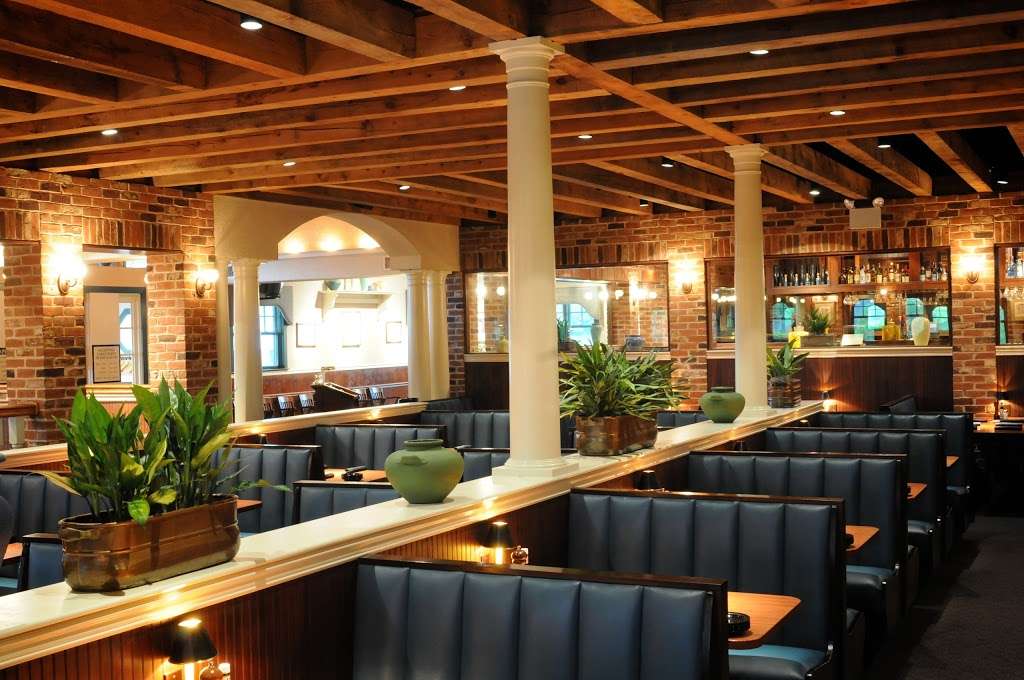 Austin's Restaurant & Bar 1101 Snyder Rd, West Lawn, PA 19609, USA