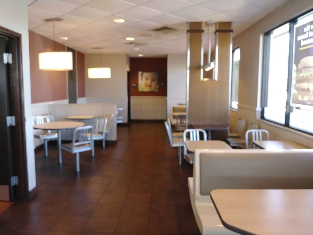 McDonalds | 3191 S John Young Pkwy, Kissimmee, FL 34746, USA | Phone: (407) 933-4388