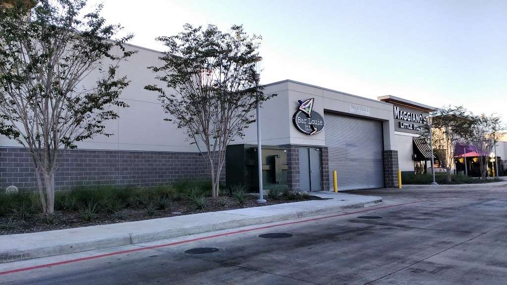 Bar Louie | 700 Baybrook Mall Suite G 110, Friendswood, TX 77546, USA | Phone: (281) 280-0024