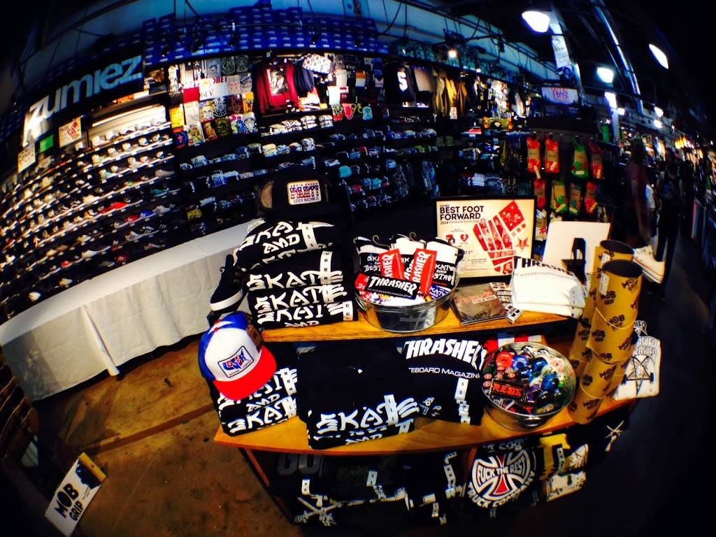 Zumiez | 2950 Interstate 20 #717, Grand Prairie, TX 75052, USA | Phone: (972) 522-1477