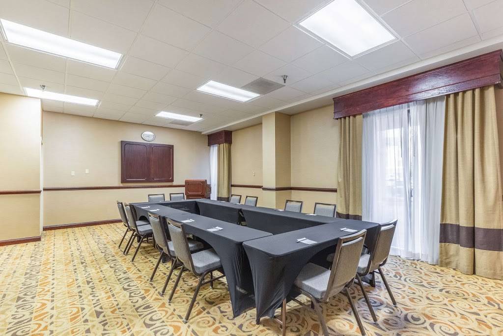 Comfort Suites Chesapeake - Norfolk | 1550 Crossways Blvd, Chesapeake, VA 23320, USA | Phone: (757) 420-1600