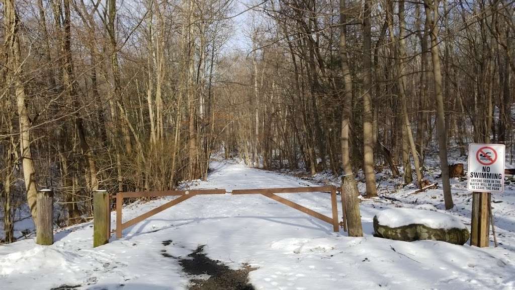 Lillinoah Woods Open Space | 125 Obtuse Hill Rd, Brookfield, CT 06804, USA | Phone: (203) 775-2575