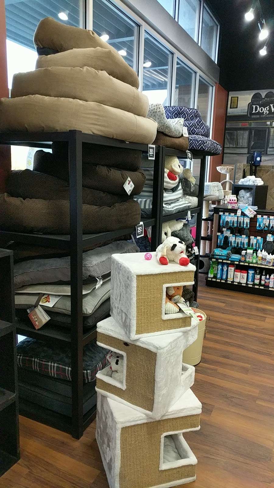 Pet Valu | 420 Schuylkill Rd, Phoenixville, PA 19460, USA | Phone: (610) 933-5746