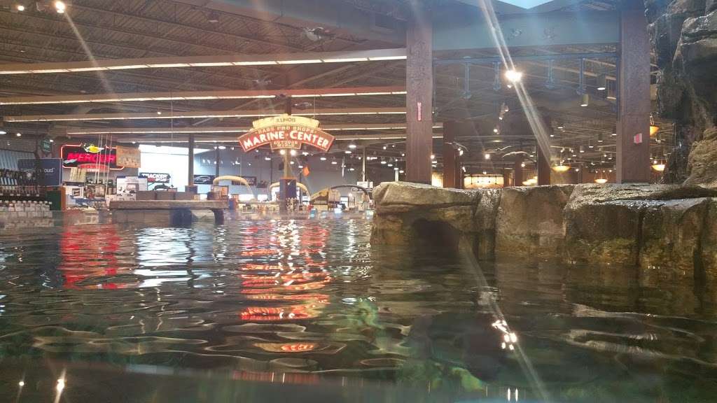 Bass Pro Shops Tracker Boat Center | 6112 W Grand Ave, Gurnee, IL 60031, USA | Phone: (847) 782-2669