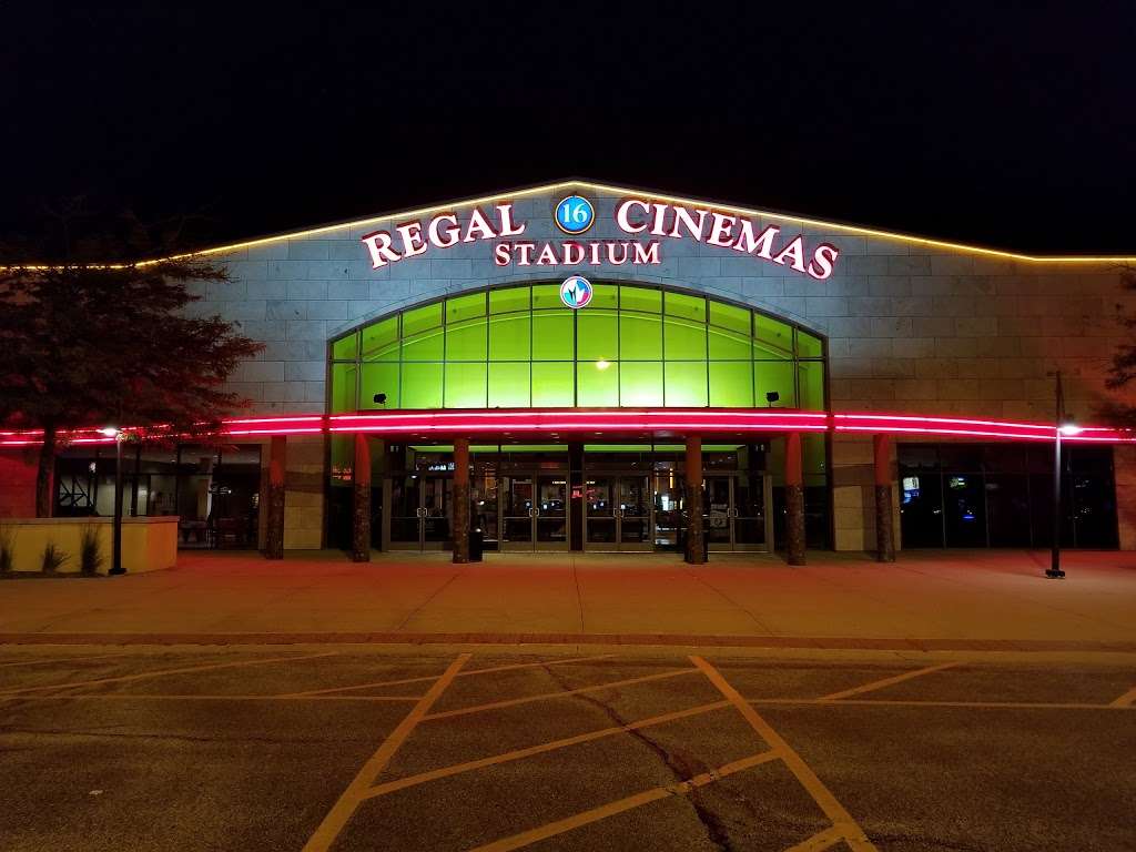 Regal Cinemas Crystal Lake Showplace 16 | 5000 Northwest Hwy, Crystal Lake, IL 60014, USA | Phone: (844) 462-7342