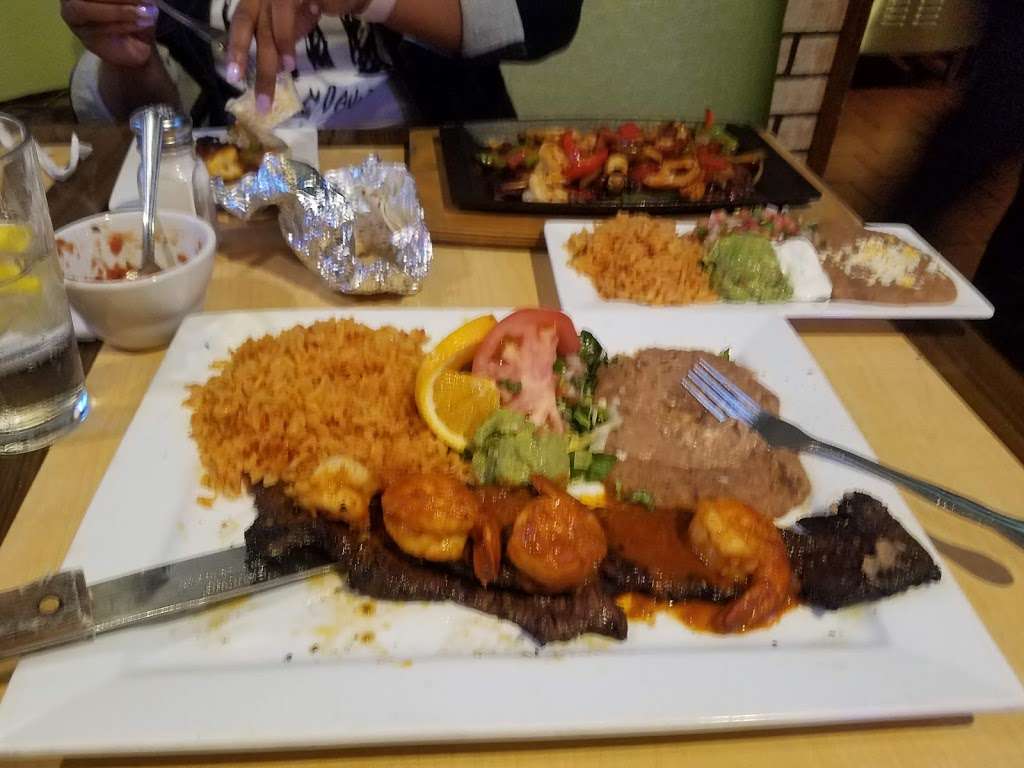 Asada Grill & Cantina | 216 S Broad St, Griffith, IN 46319, USA | Phone: (219) 934-0400