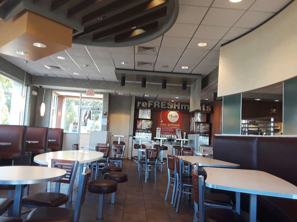 McDonalds | 622 George Washington Hwy, Lincoln, RI 02865, USA | Phone: (401) 333-0850