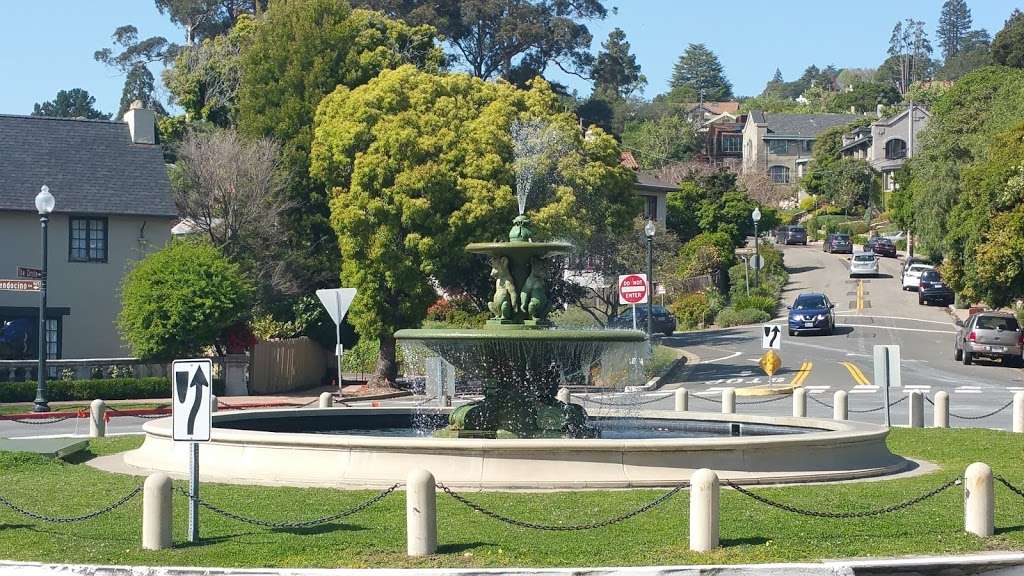 The Fountain at The Circle | 1 The Circle, Berkeley, CA 94707, USA | Phone: (510) 982-9738