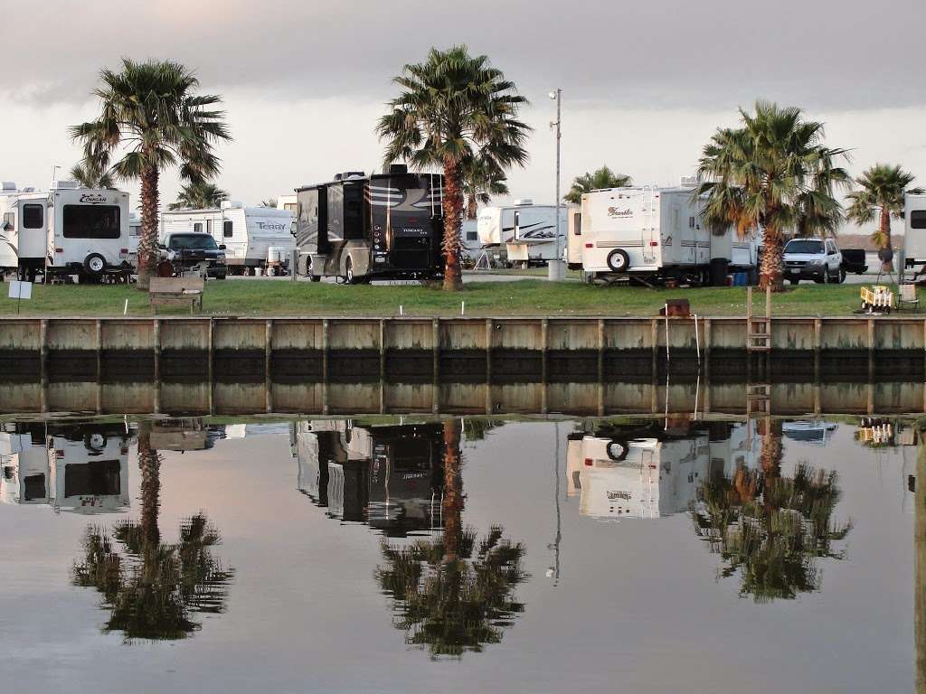 Galveston Bay RV Resort and Marina | 10000 San Leon Dr, Dickinson, TX 77539, USA | Phone: (281) 339-5550