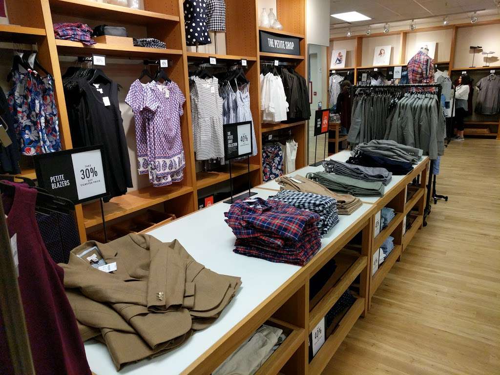 J.Crew Factory | 1 Premium, Outlet Blvd Space 410, Wrentham, MA 02093, USA | Phone: (508) 384-4480