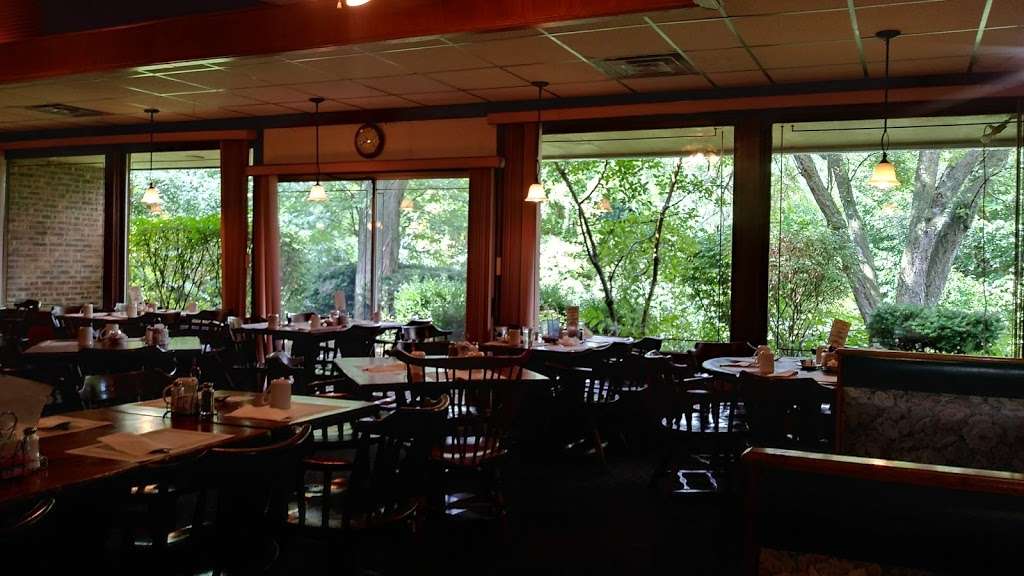 Select Restaurant | 29 Boulder Hill Pass, Montgomery, IL 60538, USA | Phone: (630) 892-0231