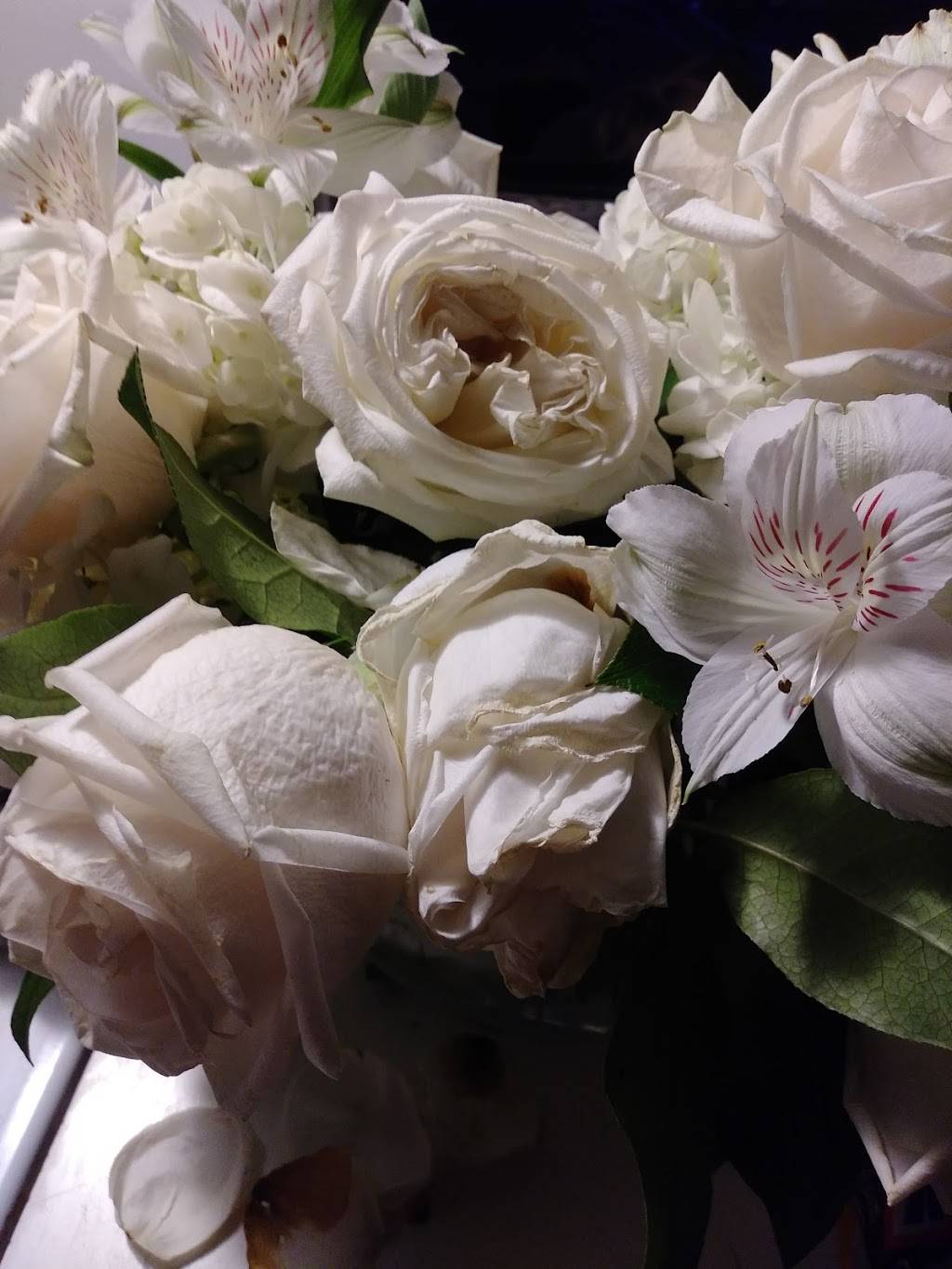 Gazebo Flowers | 5225 Canyon Crest Dr #11, Riverside, CA 92507, USA | Phone: (951) 781-4310