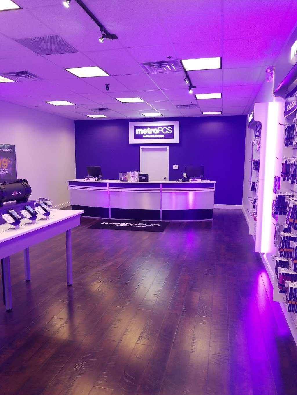 Metro by T-Mobile | 3300 Lehigh St, Allentown, PA 18103, USA | Phone: (610) 400-1015
